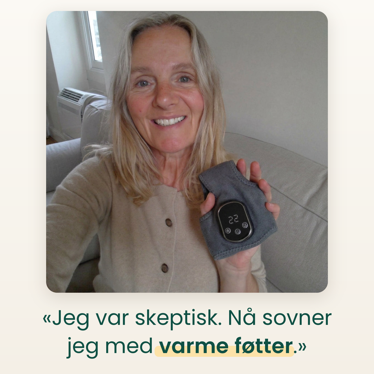 Kvinne holder ankelvarmeren Nyla Pro. «Jeg var skeptisk. Nå sovner jeg med varme føtter.»